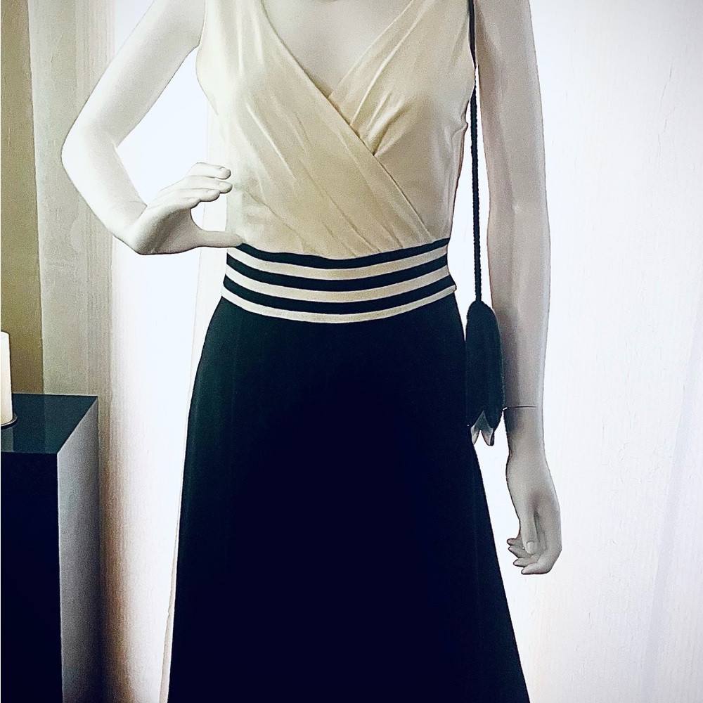 Lands End Black and Cream sleeveless dress. Easy care.  Cotton blend. Size M.